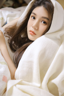 无法触碰的她